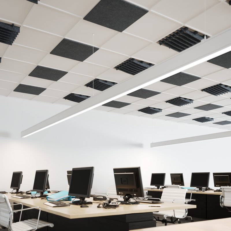 Des dalles T.1 dans une ossature modulaire de plafond suspendu
