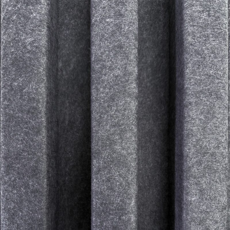 Détail des lamelles AkuWall Felt 4 × 4 cm et des espacements de 2,5 cm