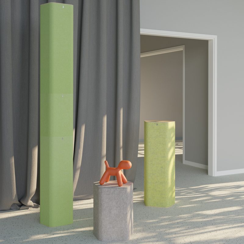 Des totems Pro.Felt colorés dans l'angle d'un intérieur résidentiel