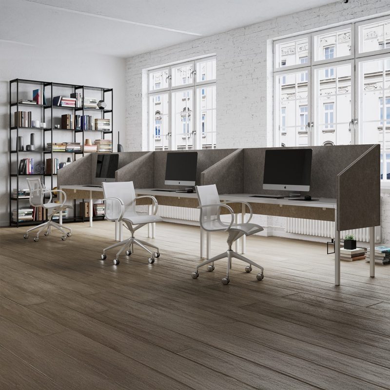 Une disposition répétable de cloisons en open space