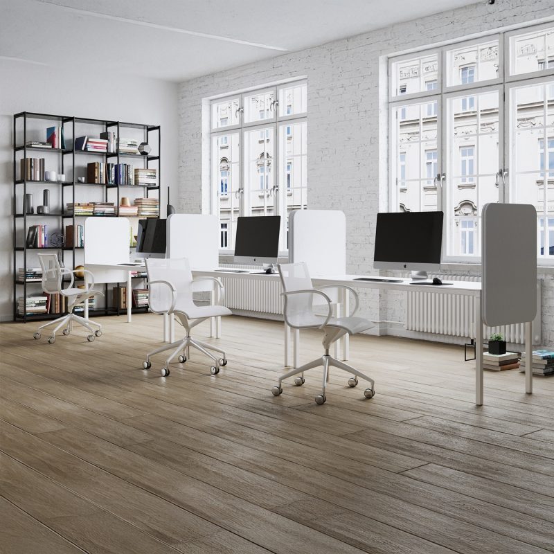 Le panneau DE.1 entre des bureaux voisins