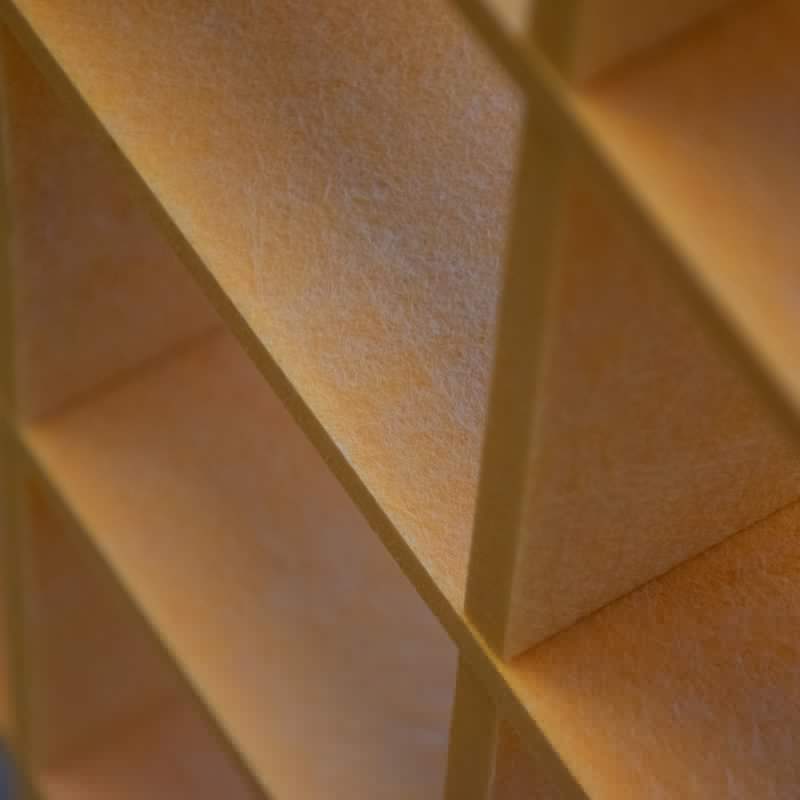 La composition géométrique des lamelles verticales vue d'en bas